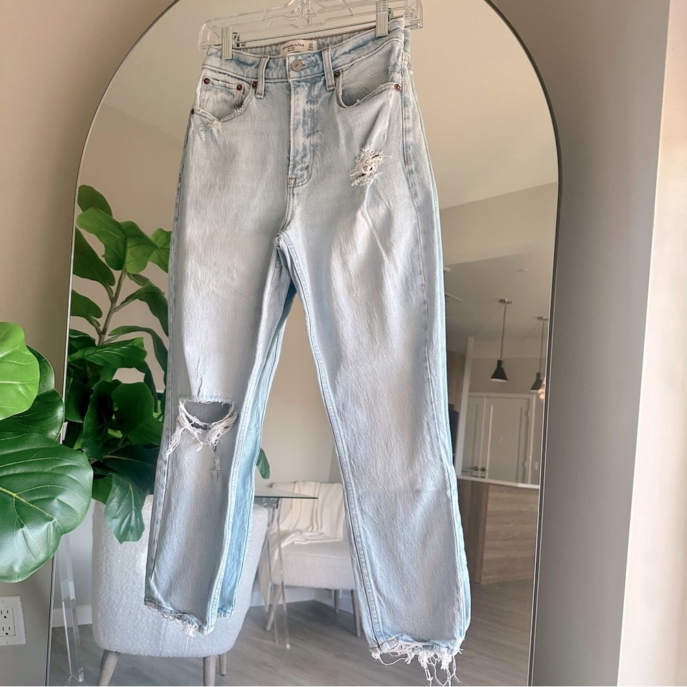 Abercrombie and Fitch The Mom High Rise Jeans